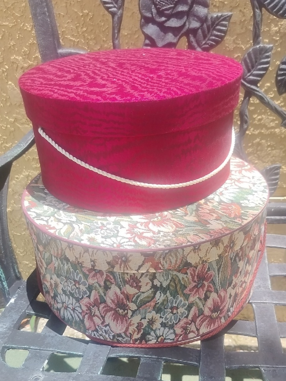 Vintage Two-Piece Round Hat Box Set in Magenta and Floral